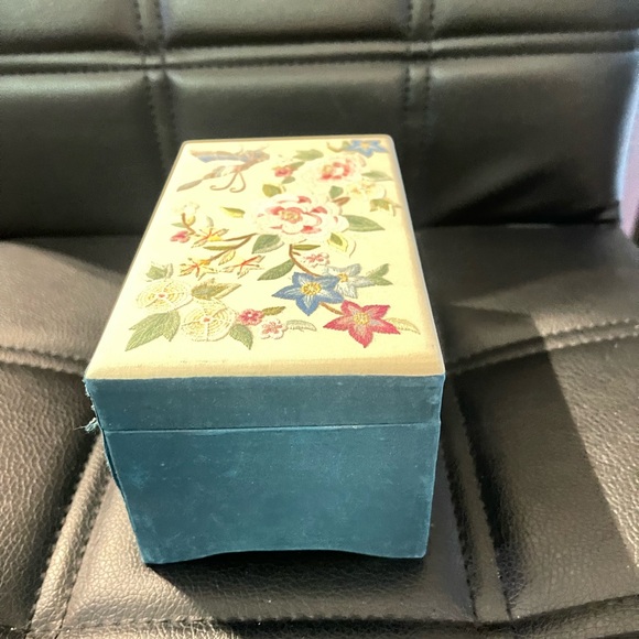 Vintage Fabric With Floral And Butterfly
Embroidery Musical Jewelry Box - Picture 9 of 10